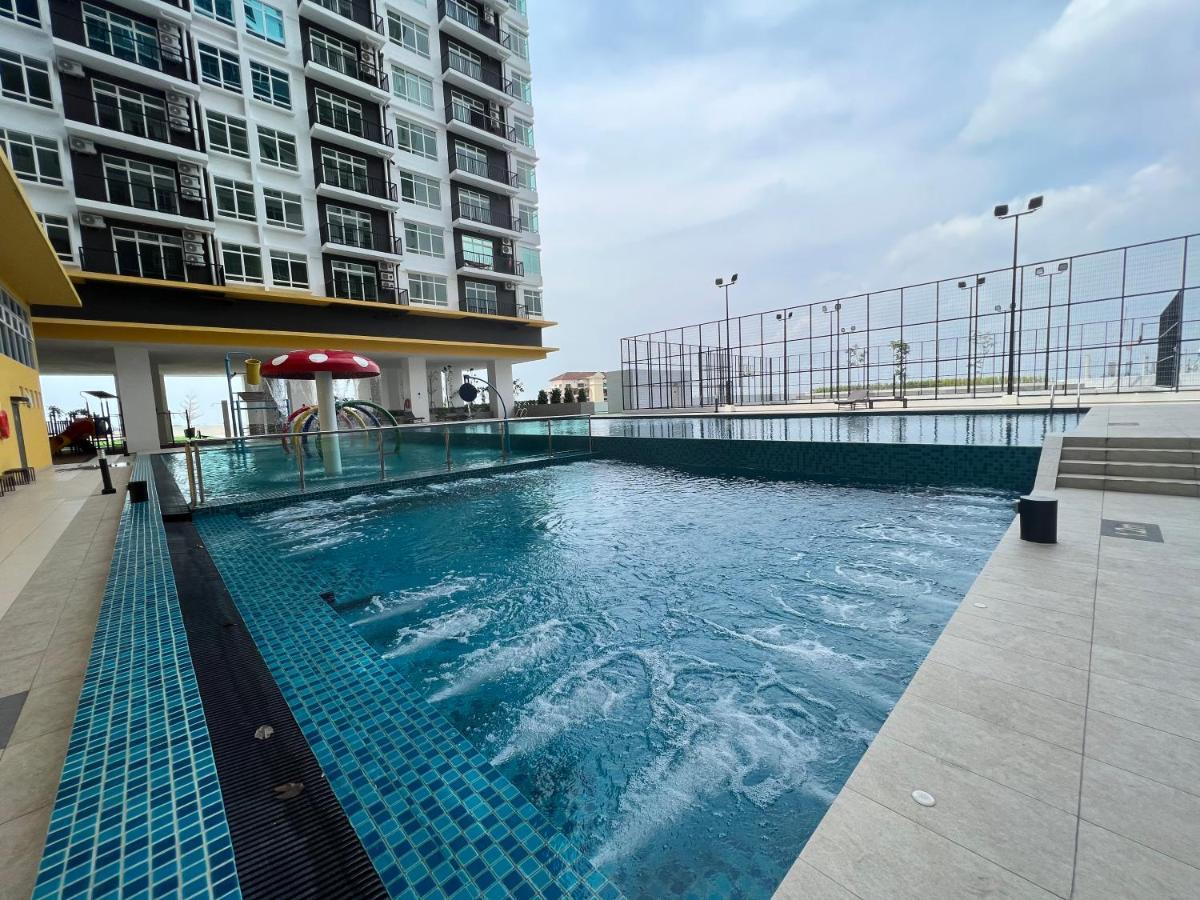 New!! Loving Night Novo 2Br 4-9Pax I Jonker I Netflix I Family Apartment Malacca Exterior photo