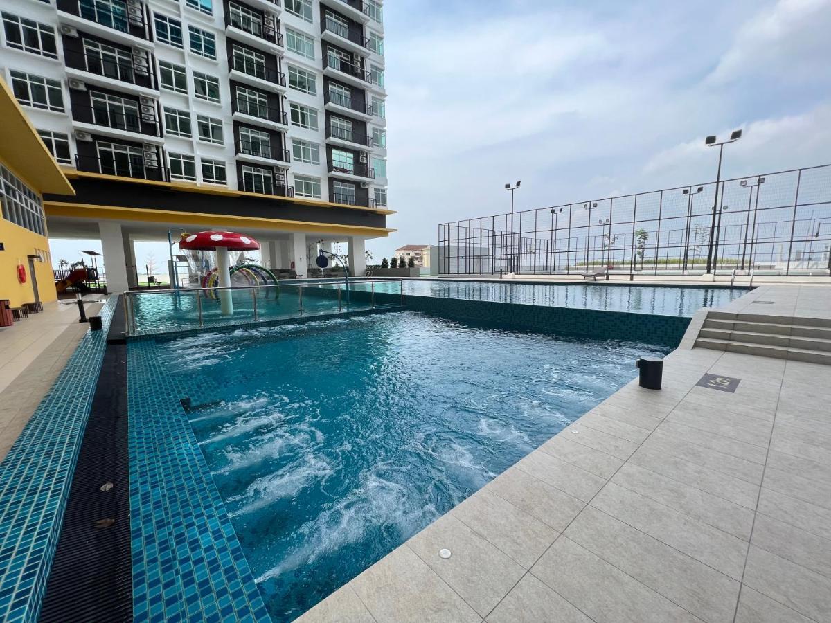 New!! Loving Night Novo 2Br 4-9Pax I Jonker I Netflix I Family Apartment Malacca Exterior photo